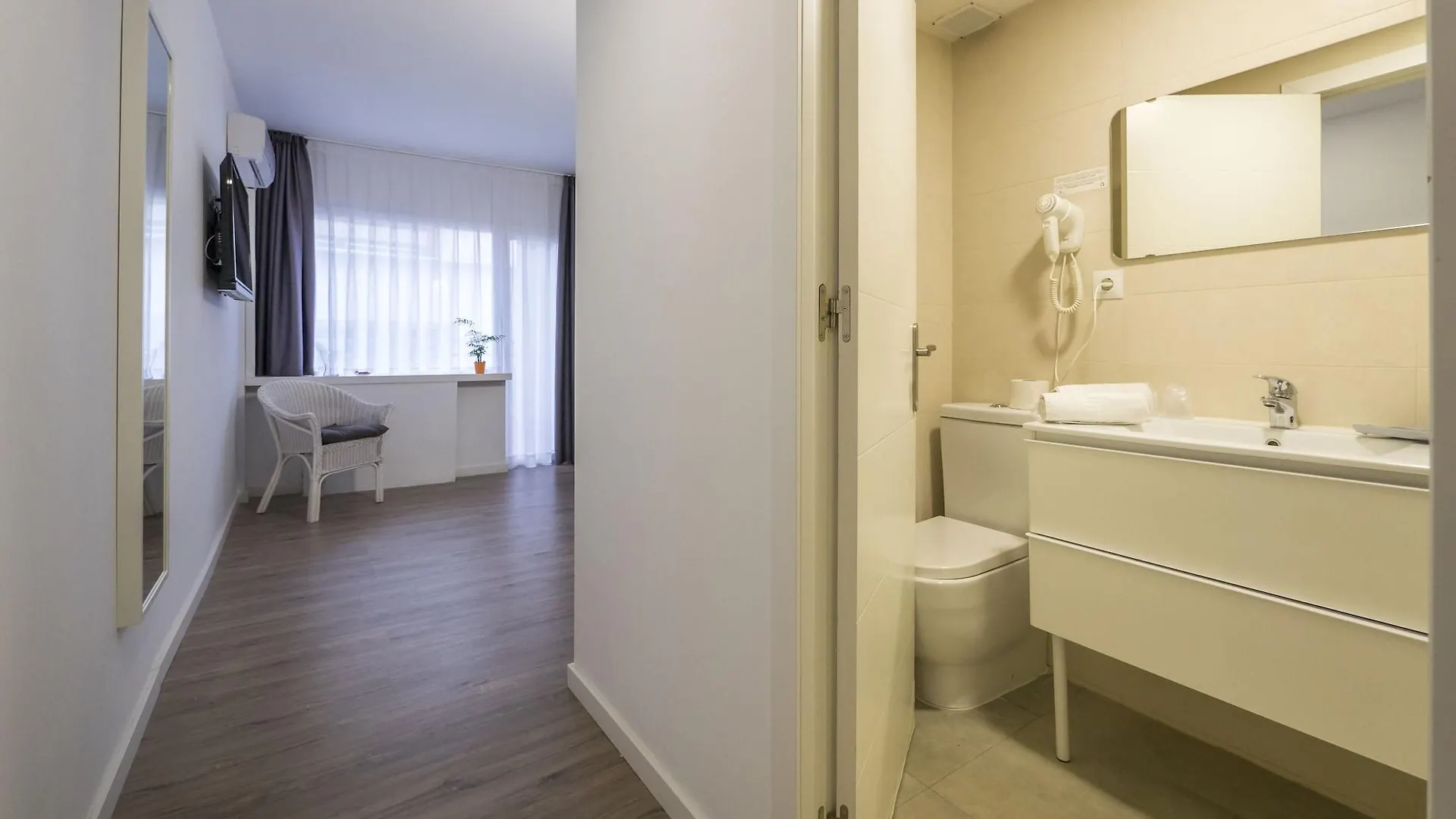 יורט דה מאר Hotel Victoria - Lloret 3*, יורט דה מאר ספרד